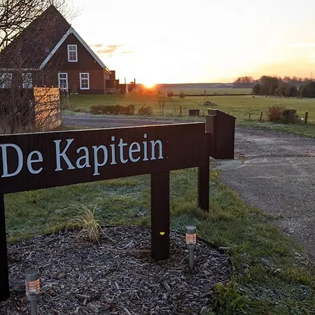 אתר קמפינג Gerestylde Vintage Caravan 